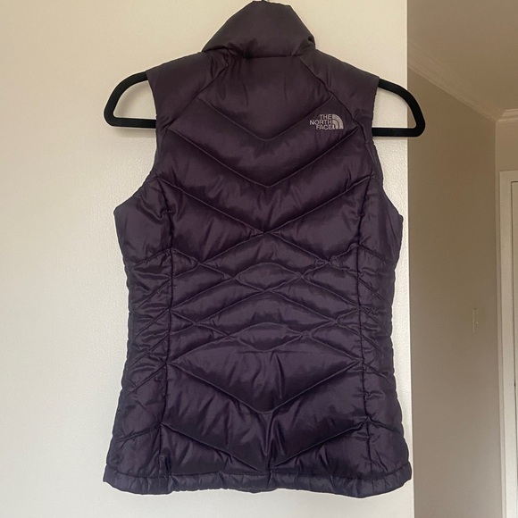 The North Face Women's light plum color Puffer Vest - Picture 16 of 17